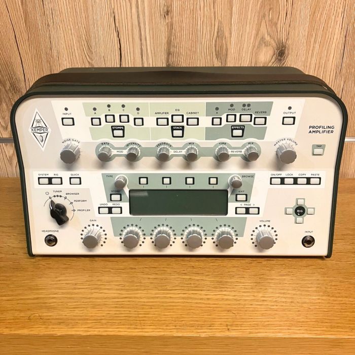 MULTI EFFETTO PER CHITARRA KEMPER PROFILER CON PEDALE MIDI E BORSA USATO main product photo