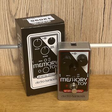 PEDALE PER CHITARRA MEMORY TOY ANALOG DELAY USATO