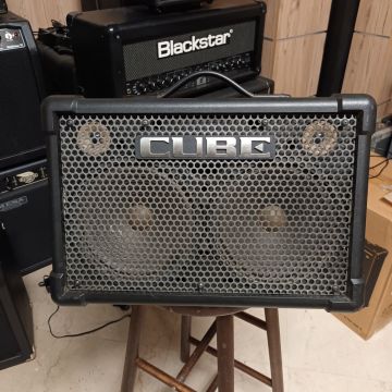AMPLIFICATORE ROLAND STREET CUBE EX USATO