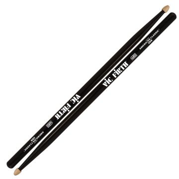 Bacchette Vic Firth American Classic 5B Black Hickory Punta Legno Goccia  La 5B che conosci e ami, con una finitura nera distintiva. Una bacchette media per tutti con finitura nera ma senza la punta verniciata per non sporcare i piatti e le pelli.