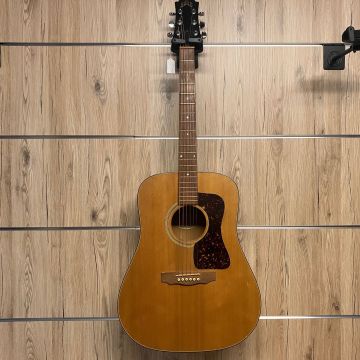 CHITARRA ACUSTICA AMPLIFICATA GUILD D4-NT USATA