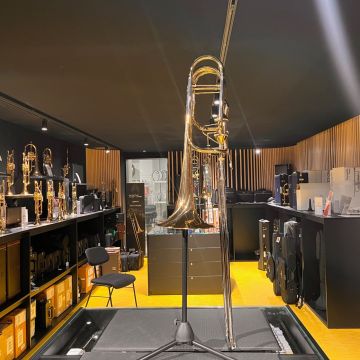 TROMBONE BASSO SCHILLER FRANKFURT GERMANY CON CUSTODIA USATO