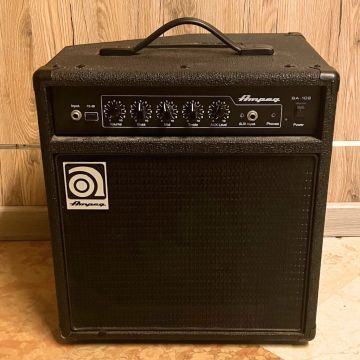 AMLIFICATORE PER BASSO AMPEG BA-108 USATO